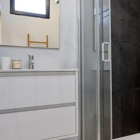 Beco Santa Emilia 2i, A In Madeira